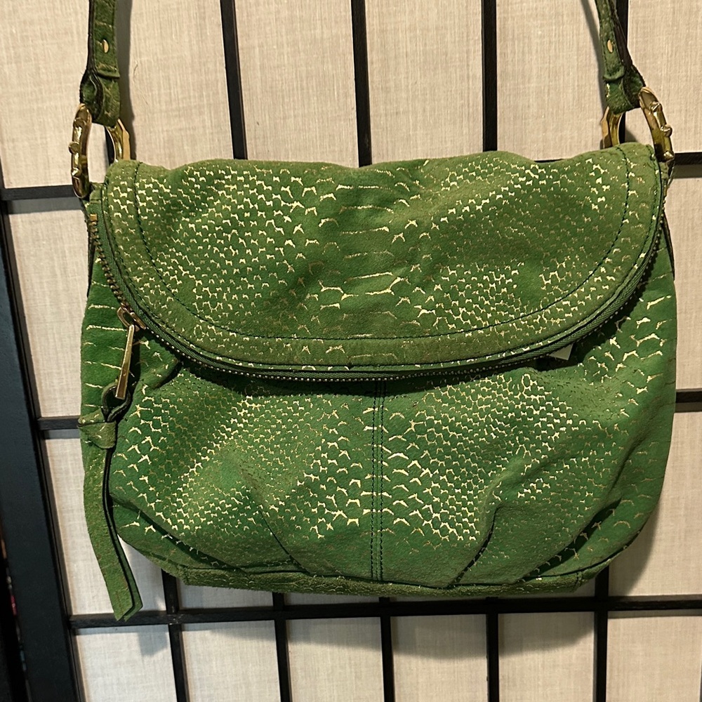 Aimee Kestenberg Green Gold Snakeskin Textured Leather Shoulder Bag Zippers EUC